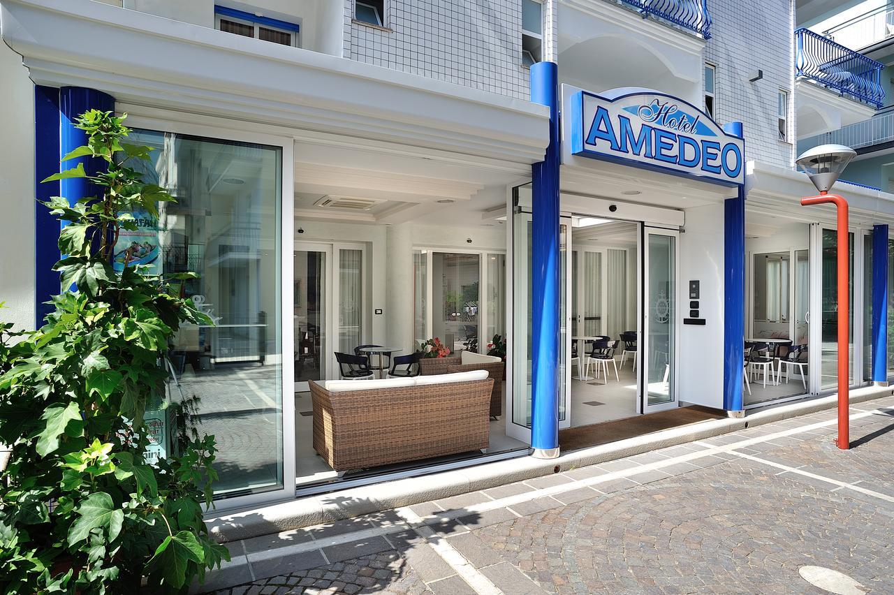 Hotel Amedeo Misano Adriatico Bagian luar foto